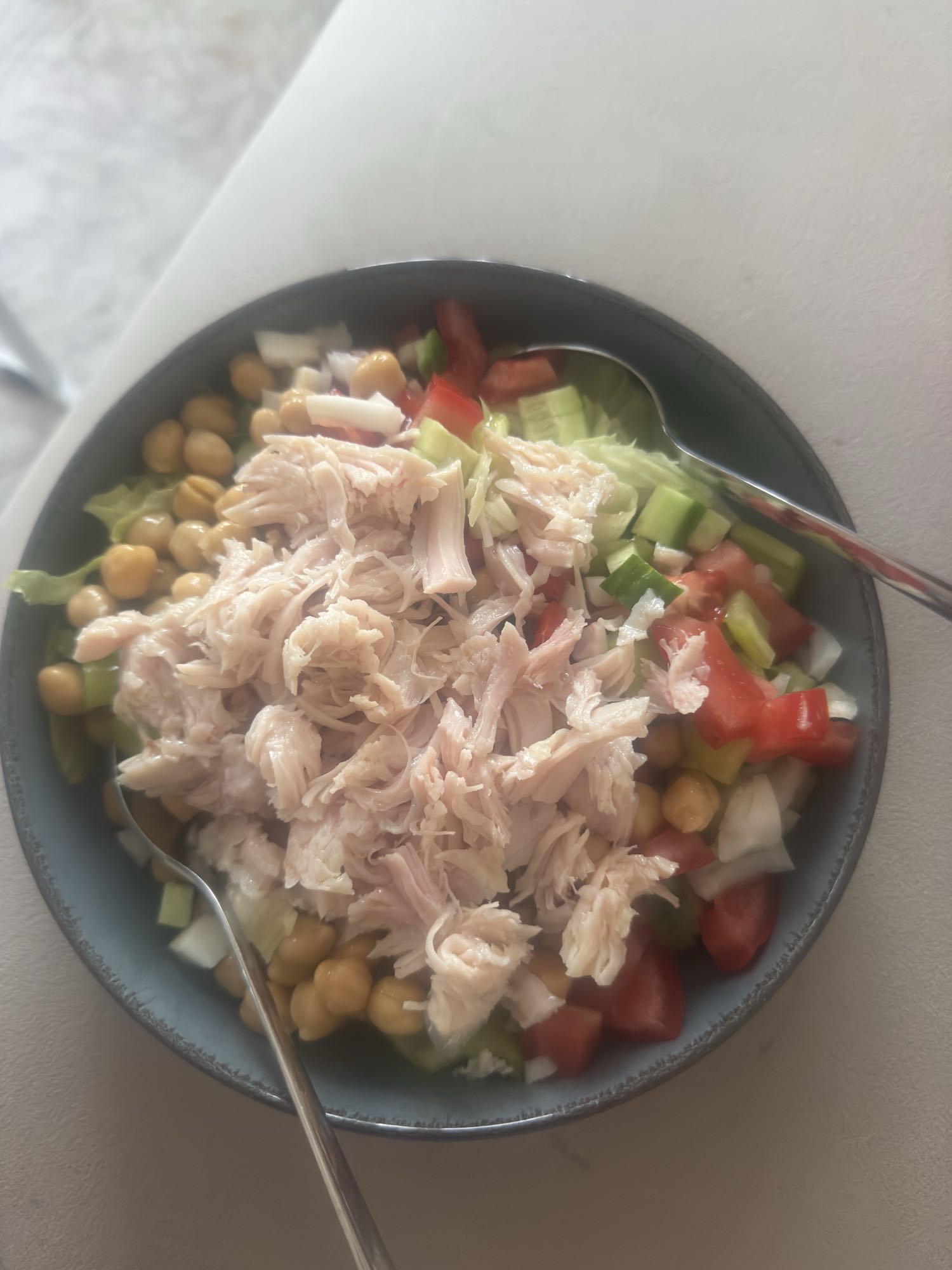 Nohutlu Tavuk Salatası