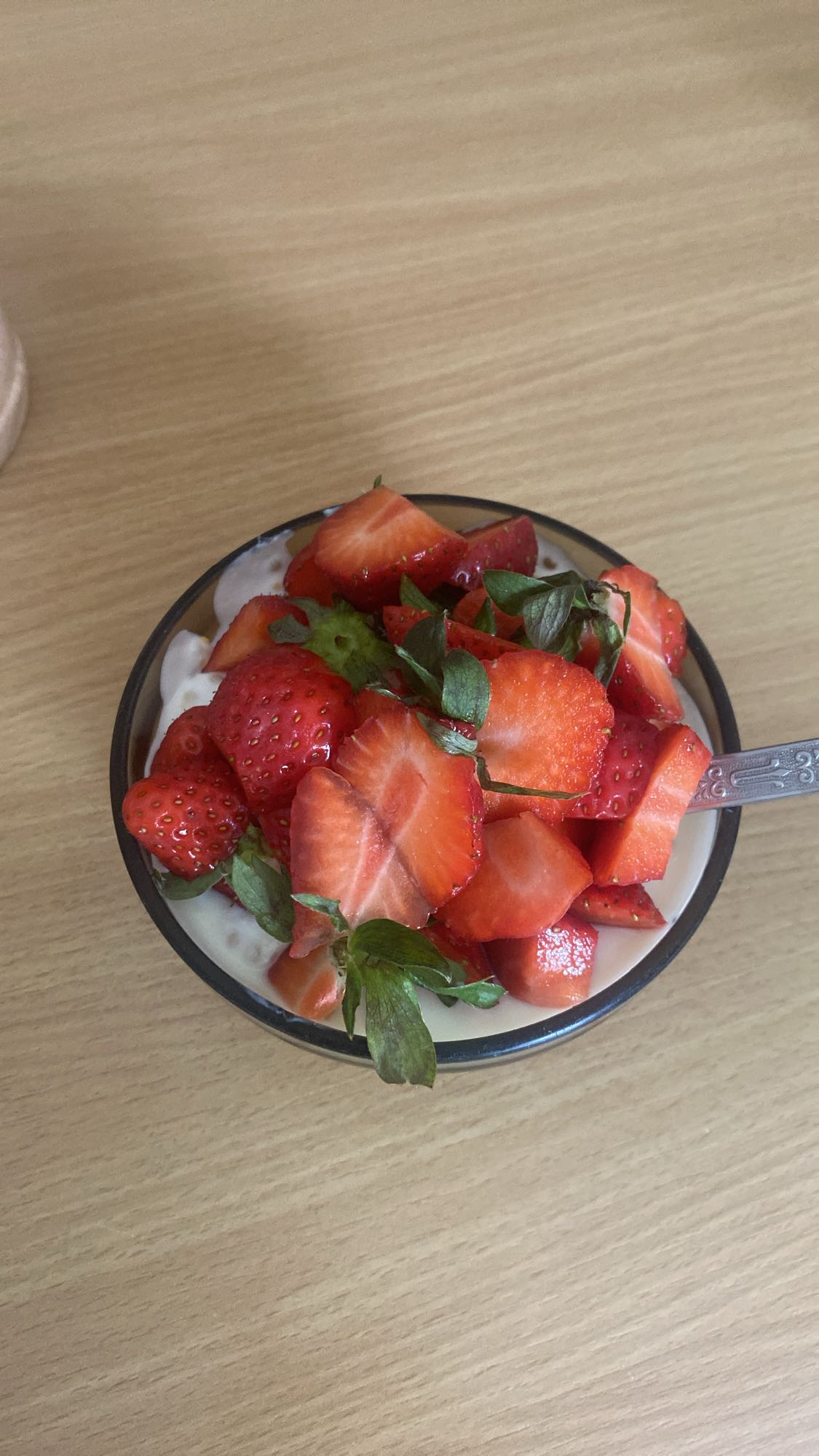 Jogurt z truskawkami