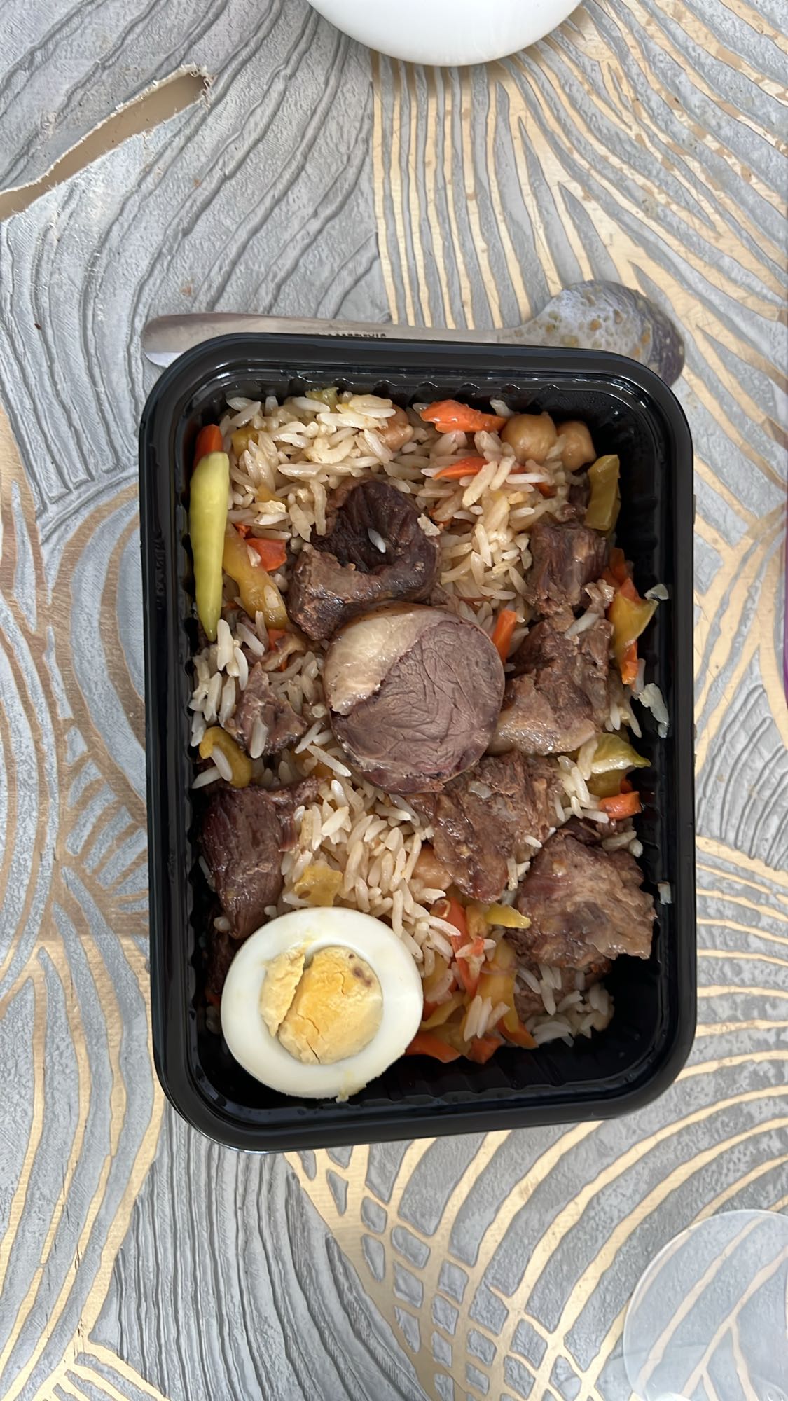 Плов с мясом и яйцом