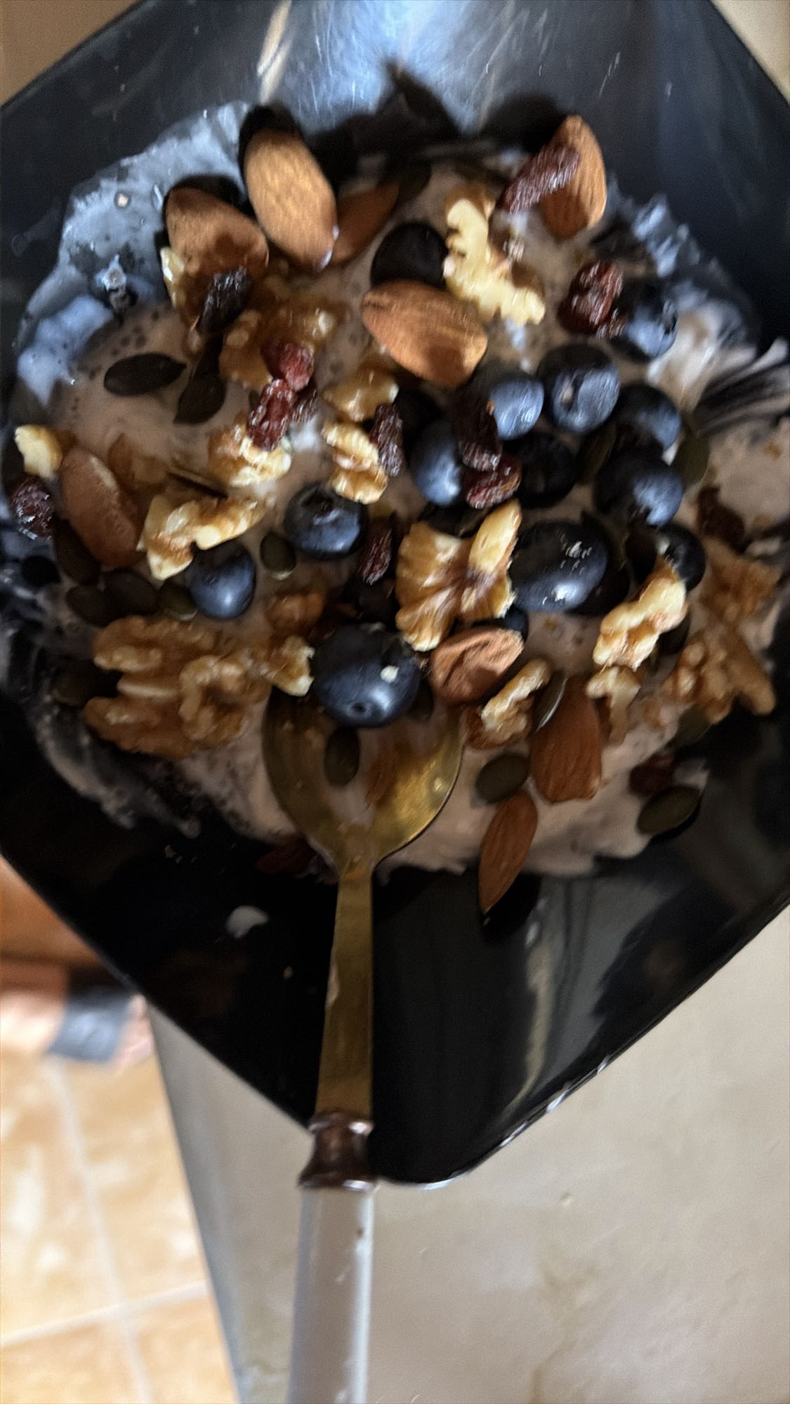 Yogur con frutos y nueces