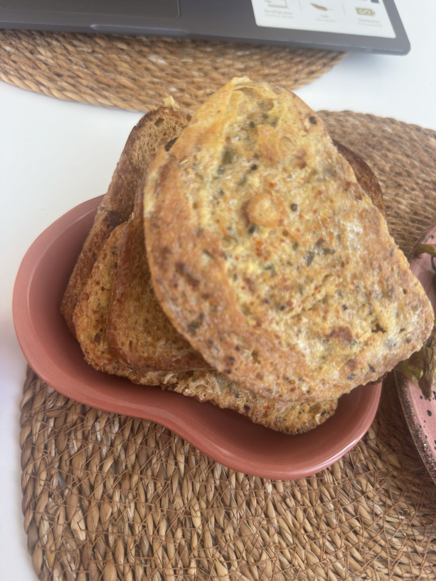 Baharatlı 4 Yumurtalı Tam Buğday Ekmek