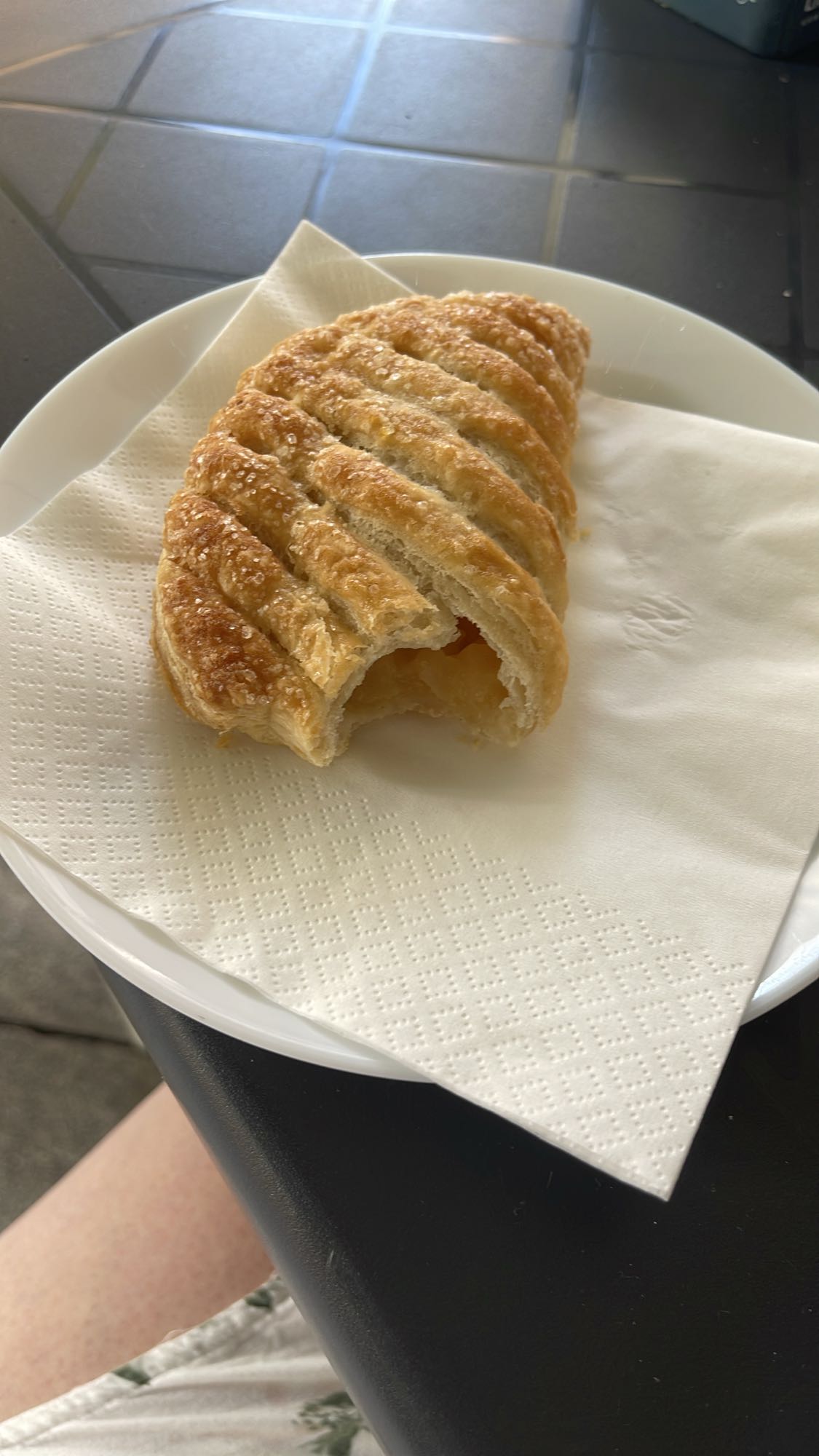 Слойка с яблоком