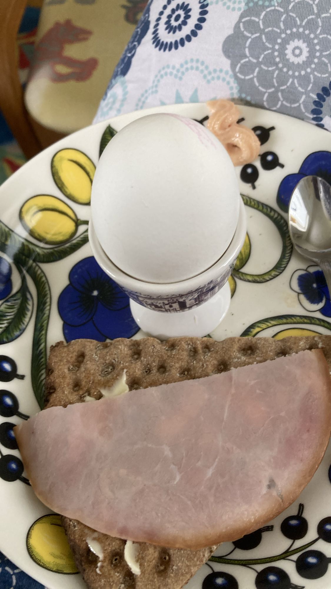 Ägg med knäcke och skinka