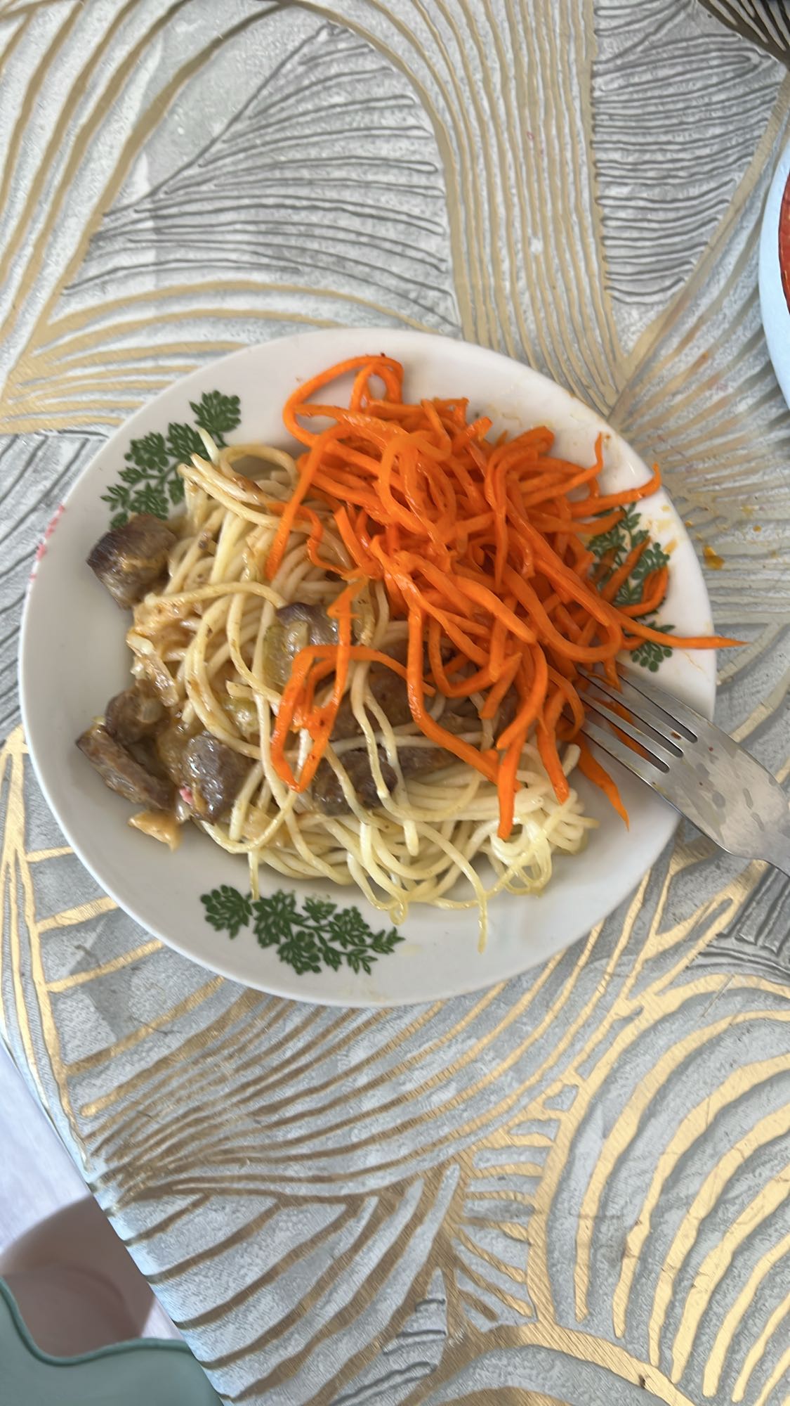Спагетти с мясом и морковью