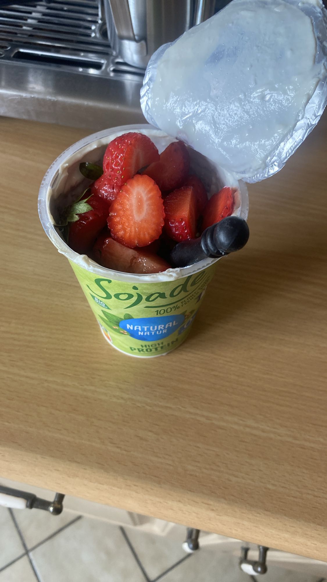 jogurt sojowy z truskawkami