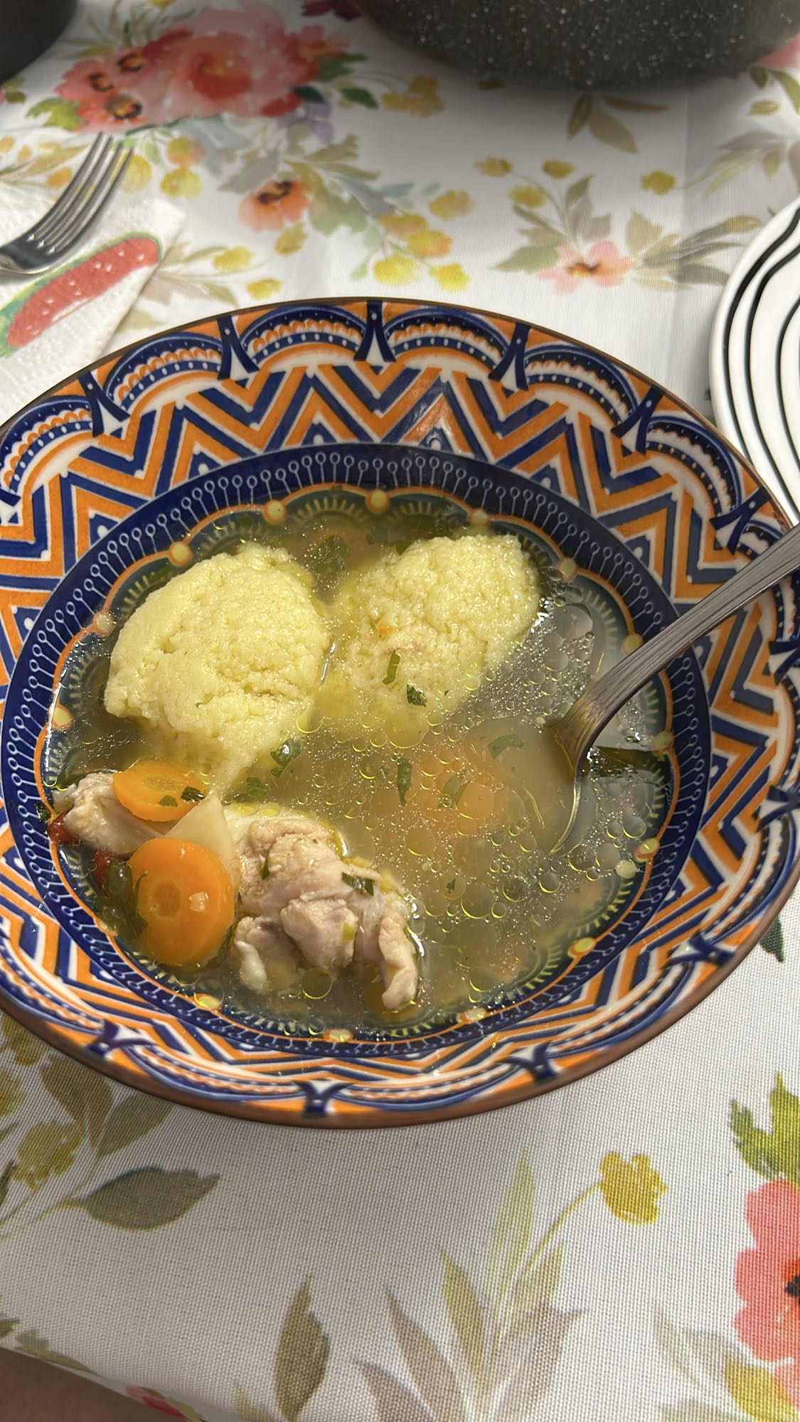 Zuppa di pollo e canederli