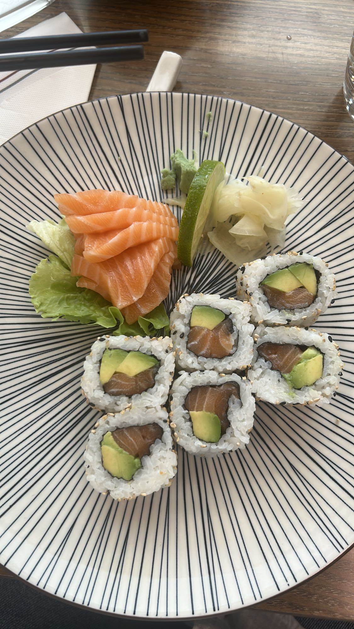Sushi saumon avocat