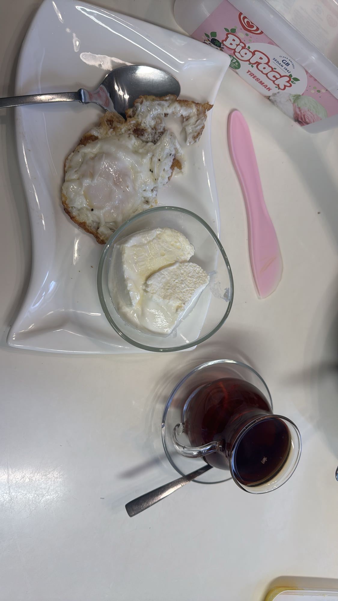 Stekta ägg med glass