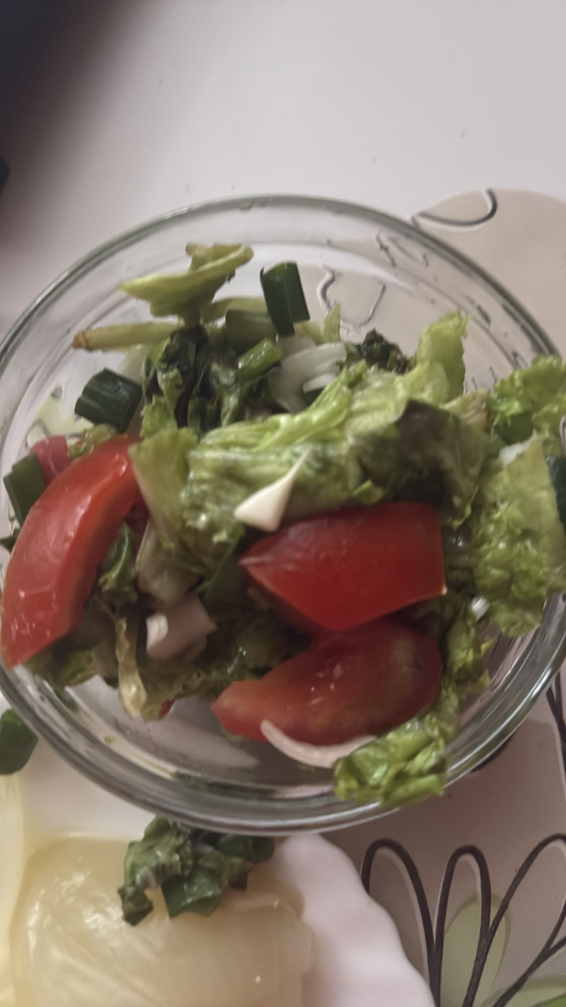 Salată verde cu roșii