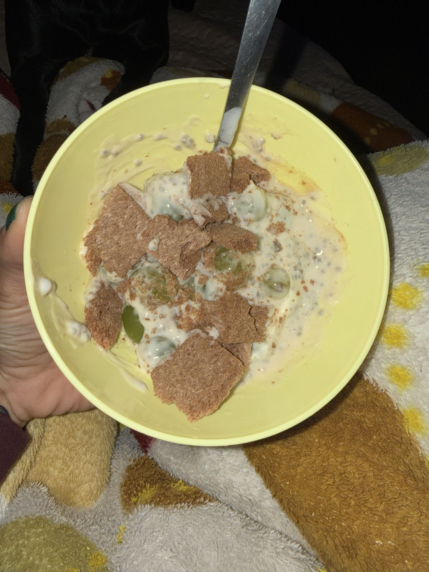 iogurte com uva e cereal