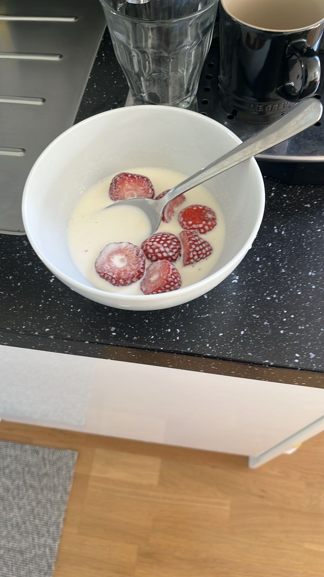 Jordgubbar med mjölk