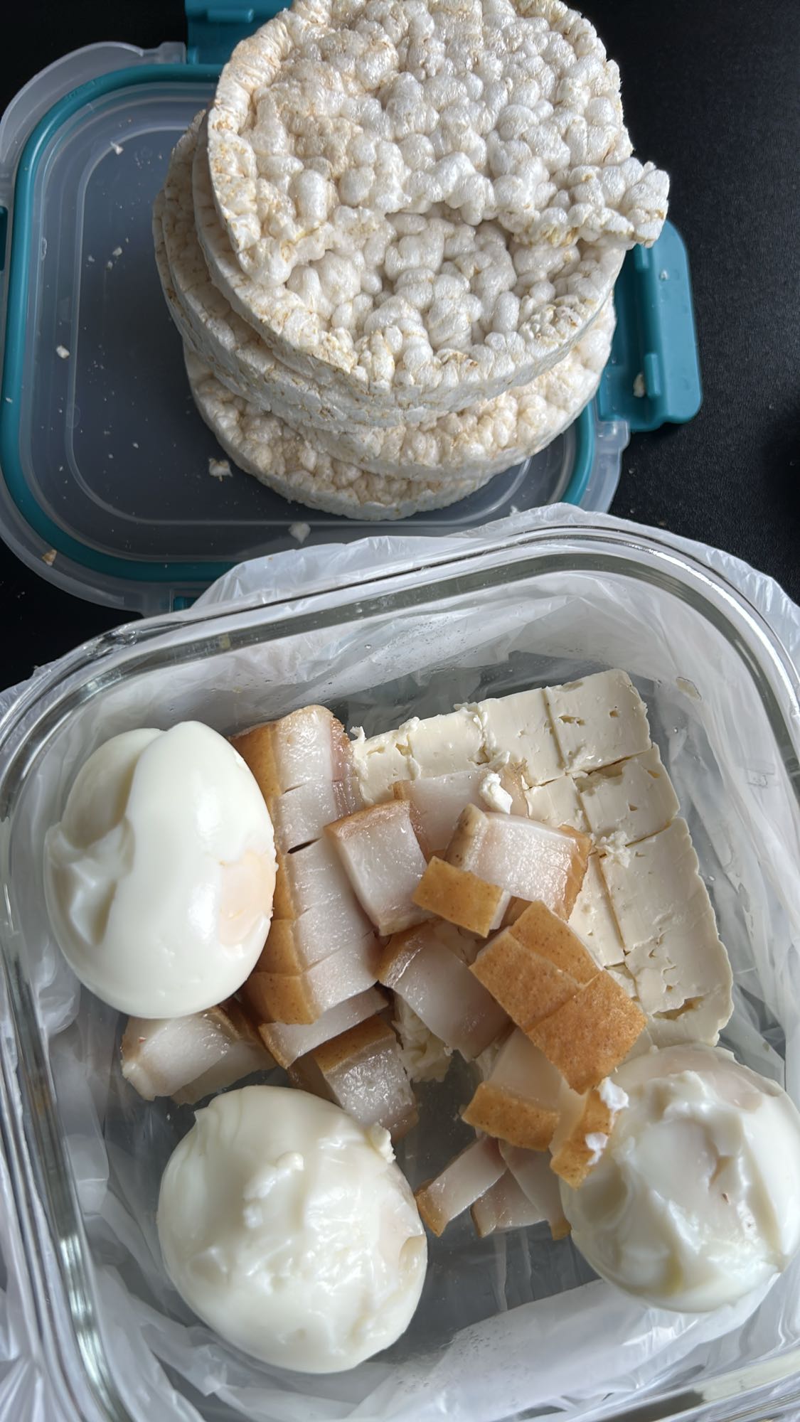 huevos con queso y tortas