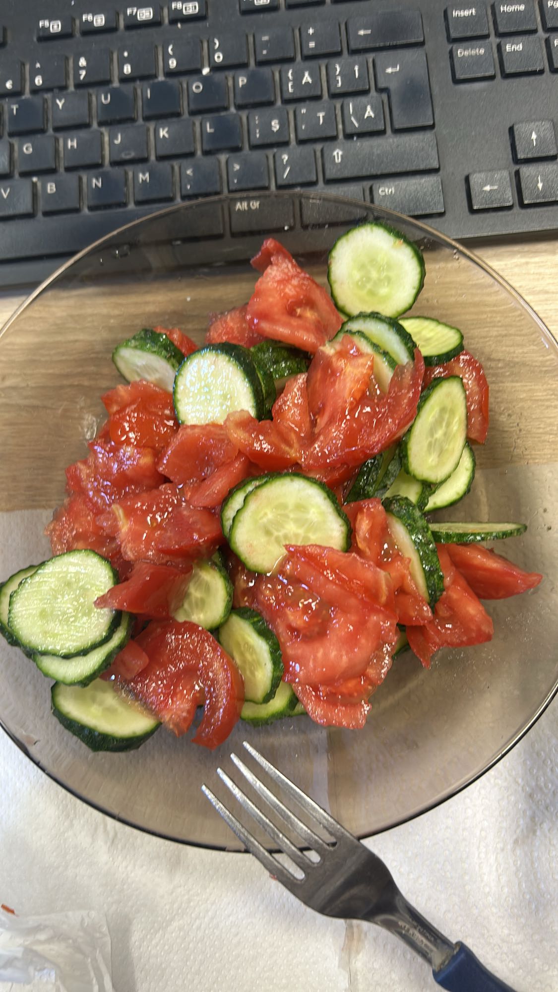Salata de rosii si castraveti