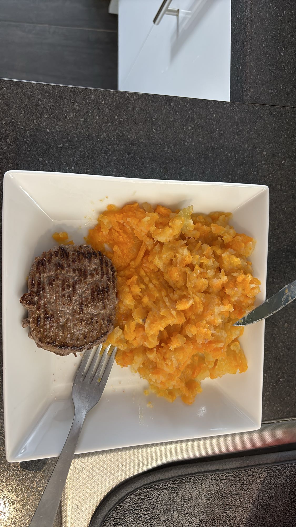 Steak et purée pommes de terre carottes