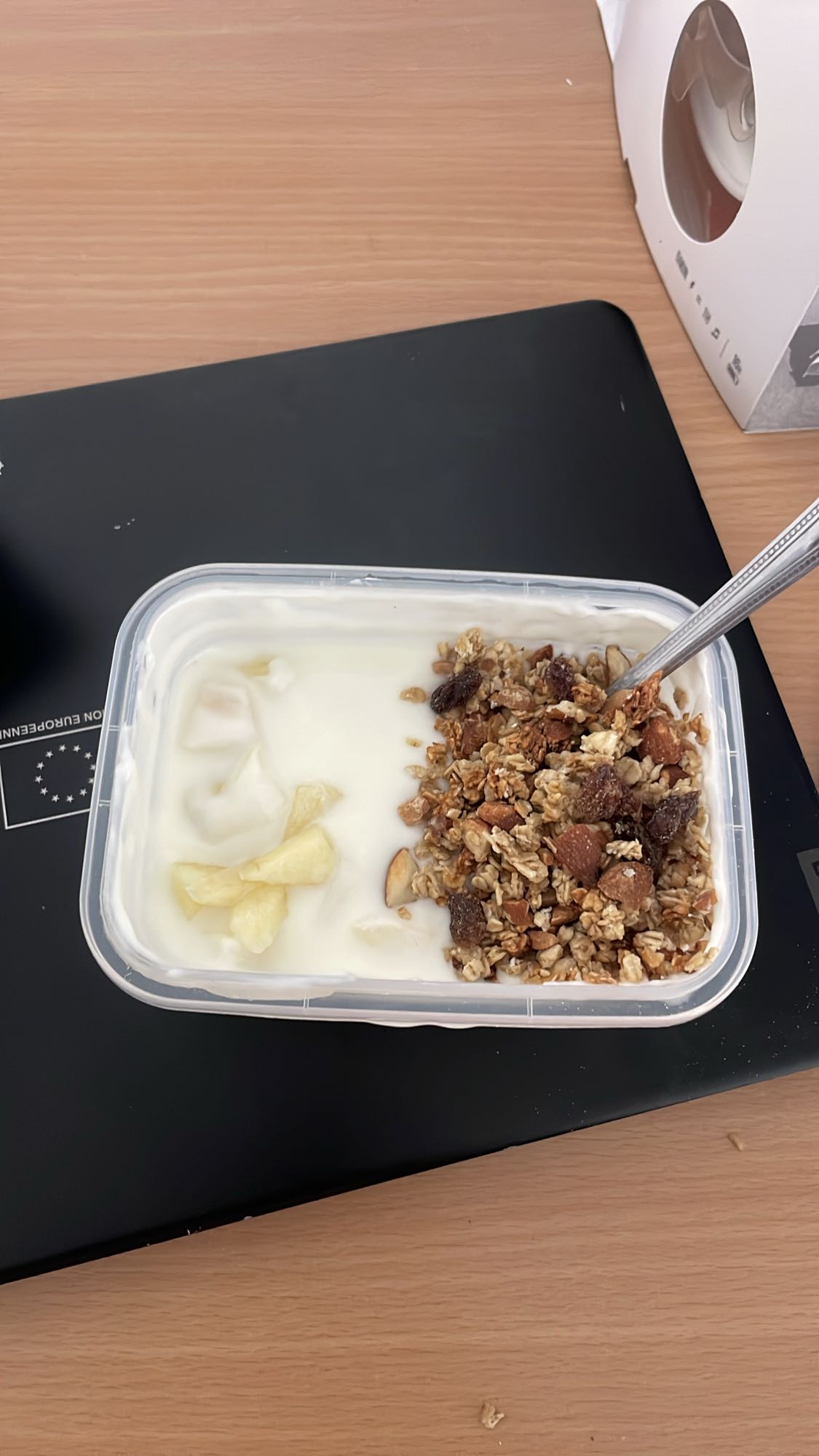 Yaourt granola ananas