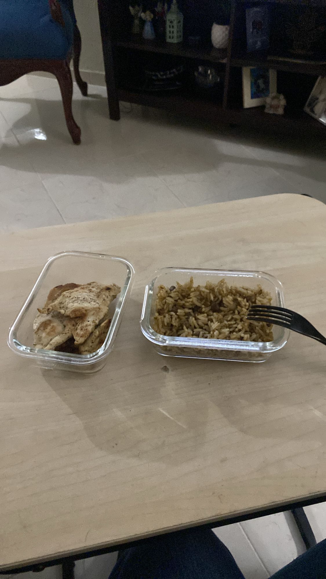 pollo con arroz y frijoles