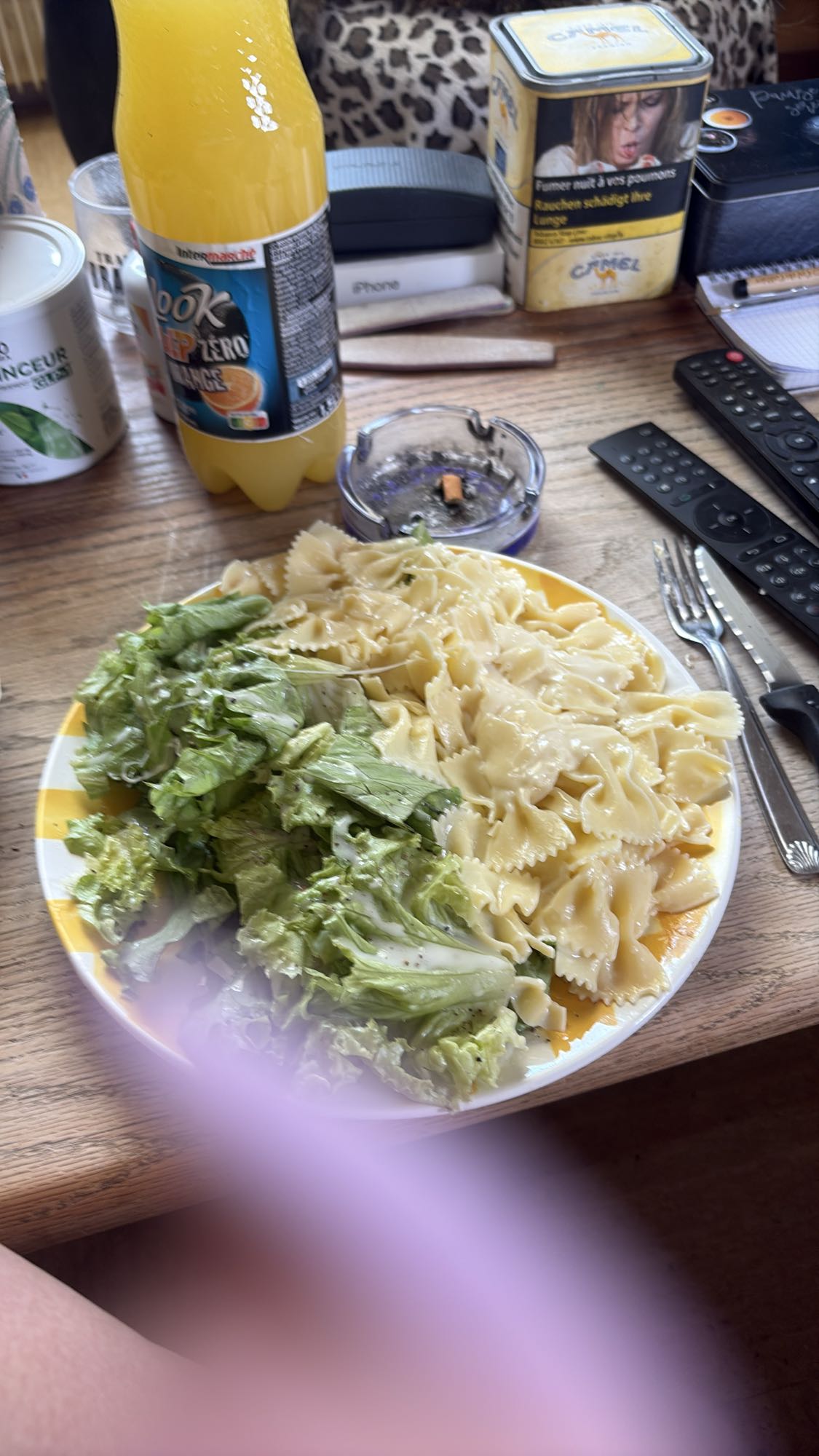 Pâtes sauce fromage salade