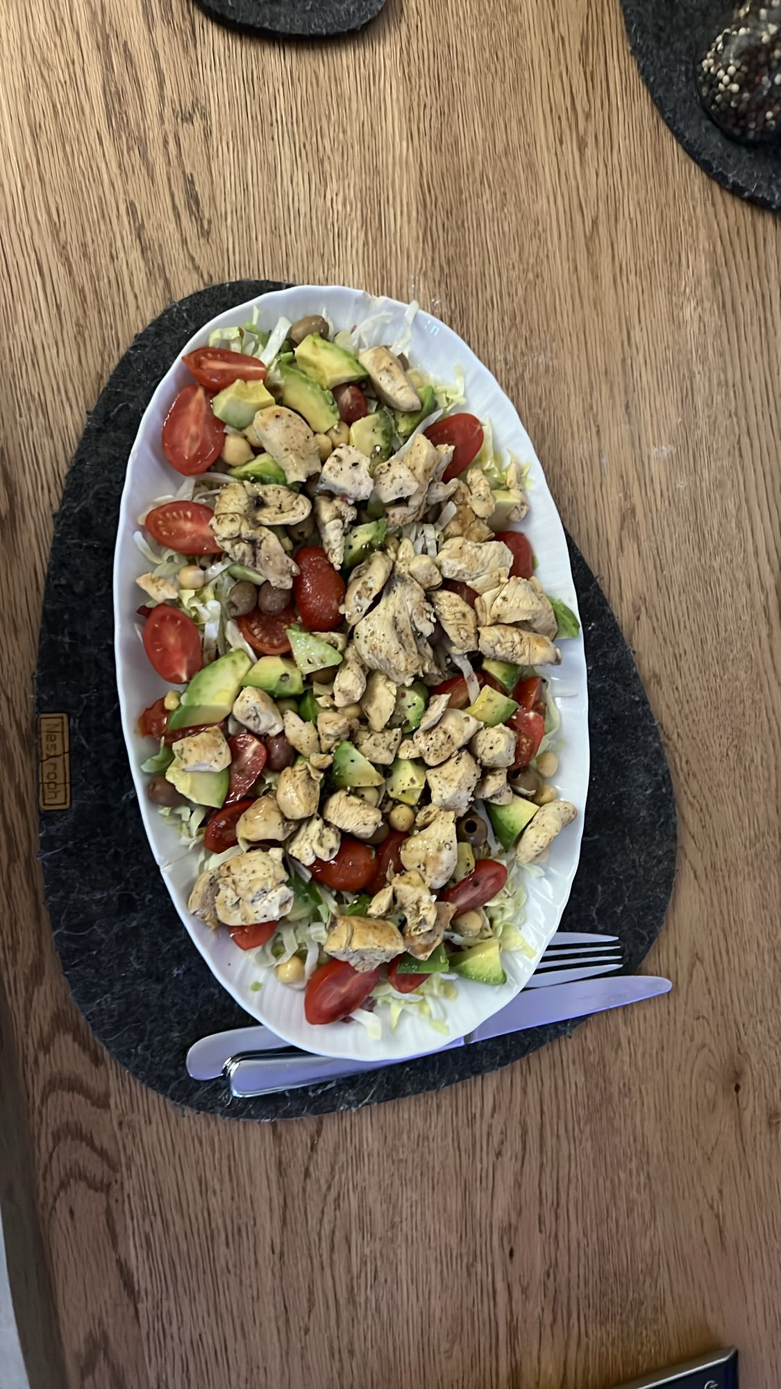 Insalata pollo e avocado