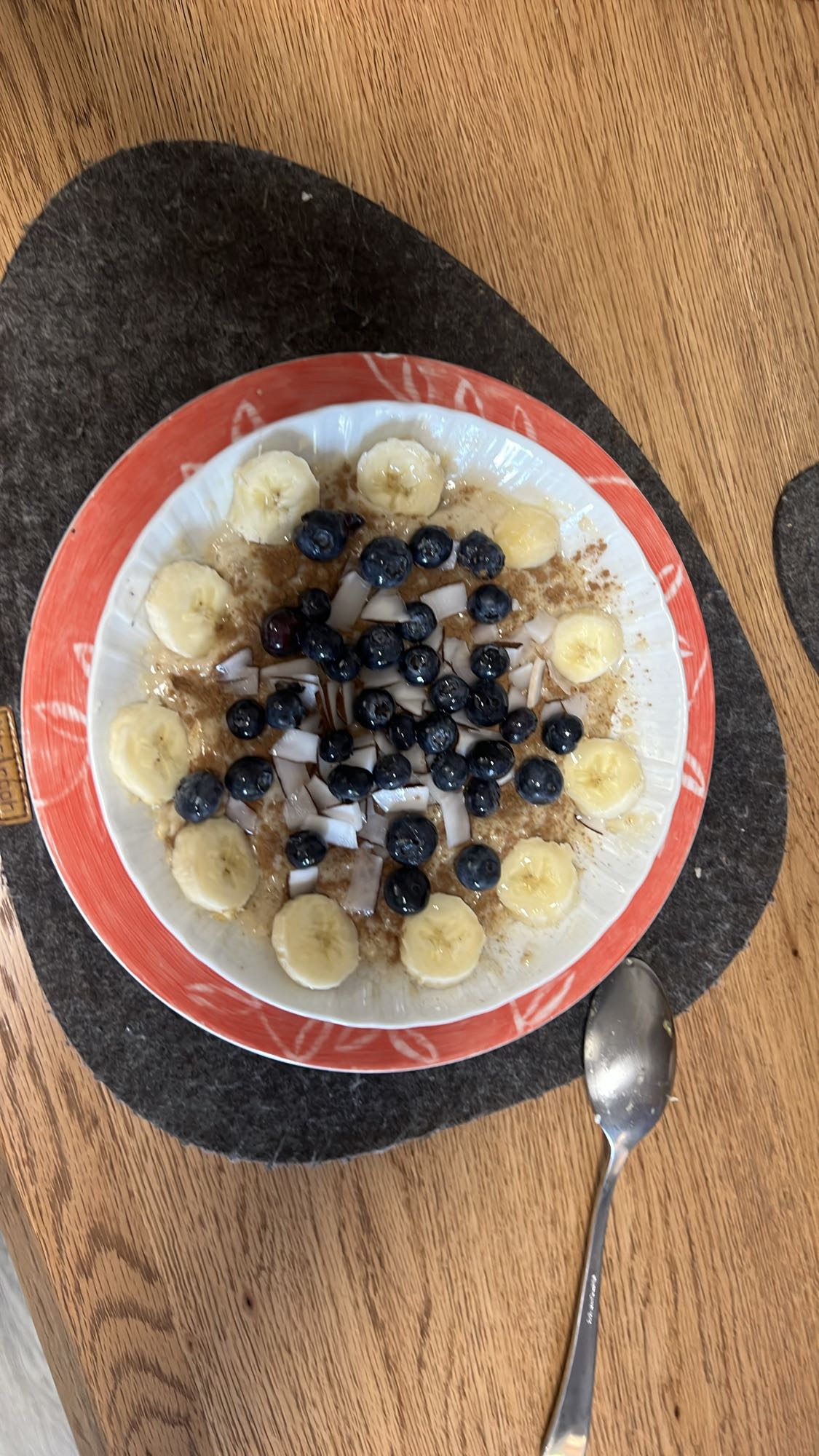 Porridge con frutta