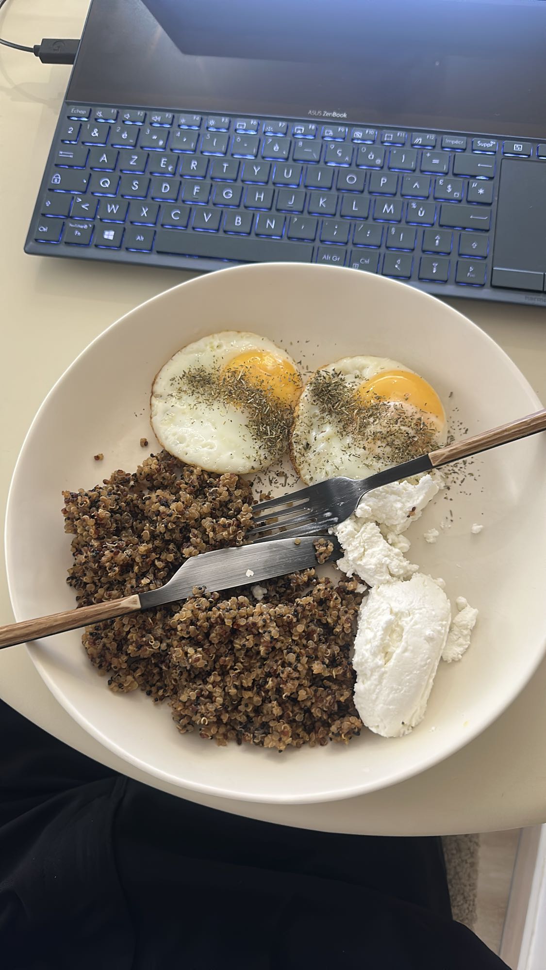 Quinoa, oeufs et fromage