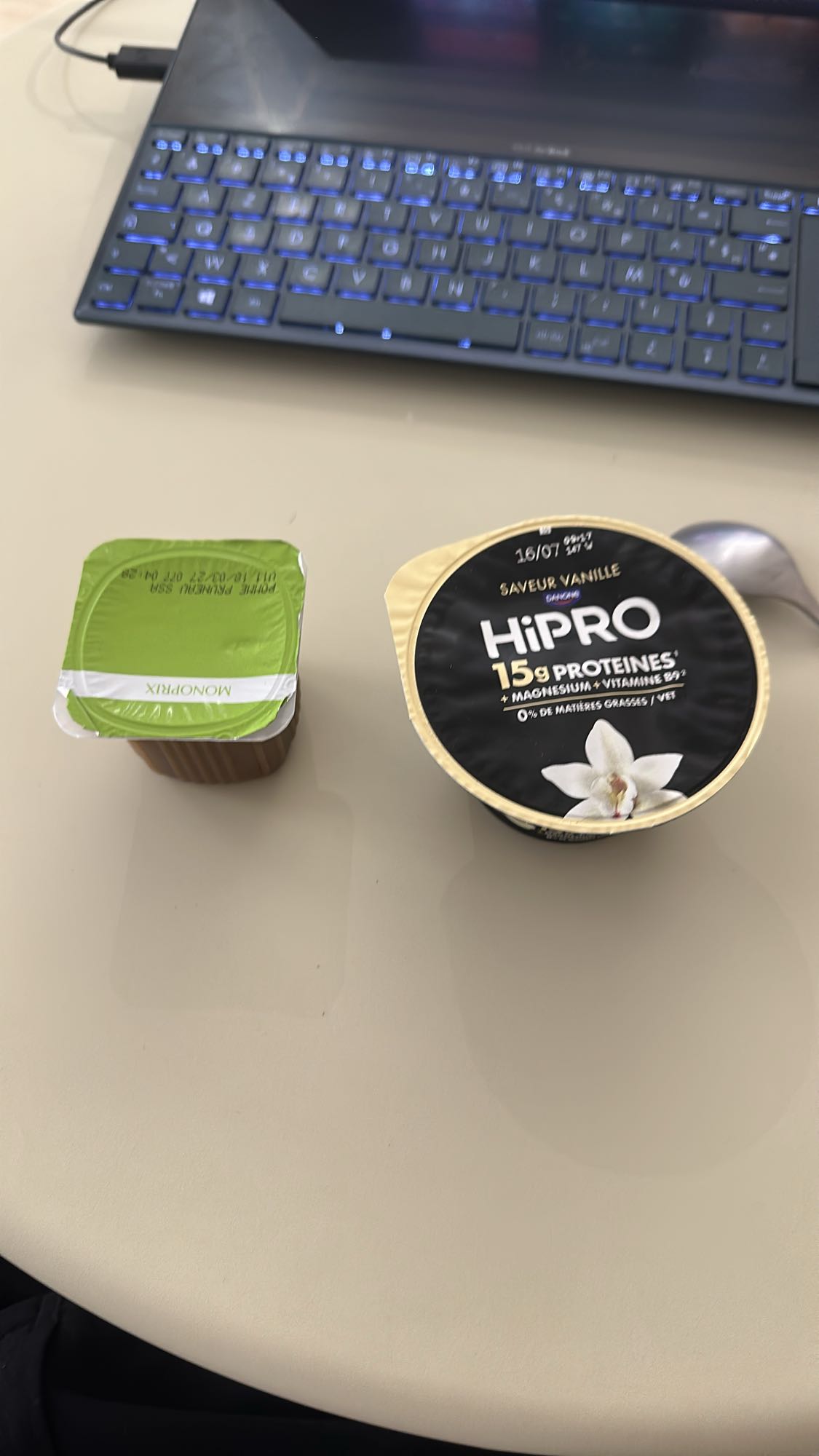 Yaourt protéiné et compote