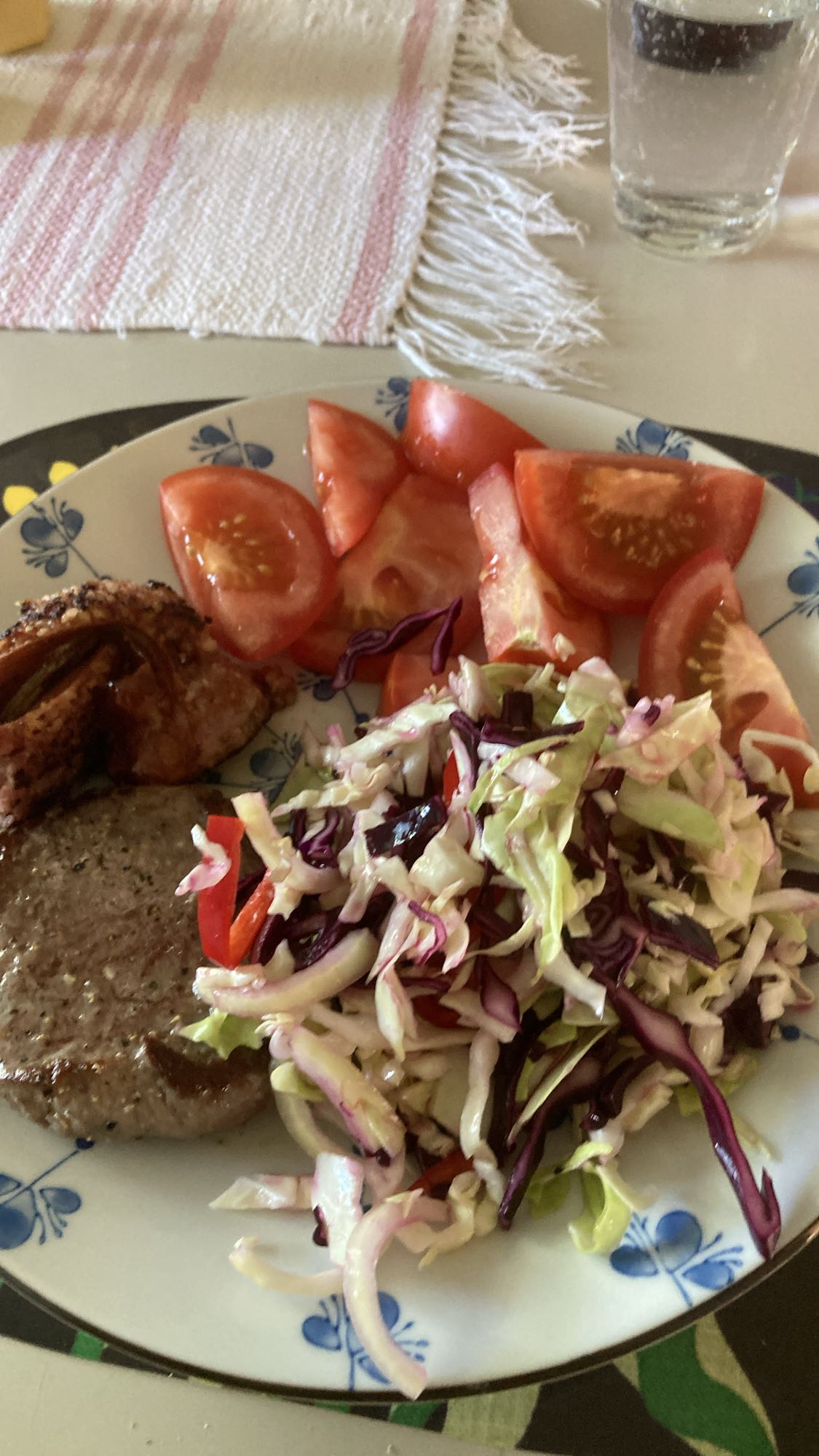 Kött med sallad