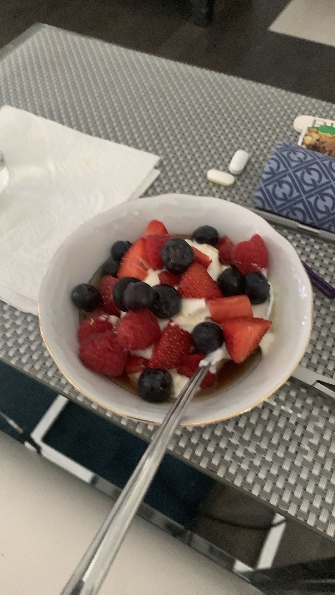 Bol de yaourt aux fruits