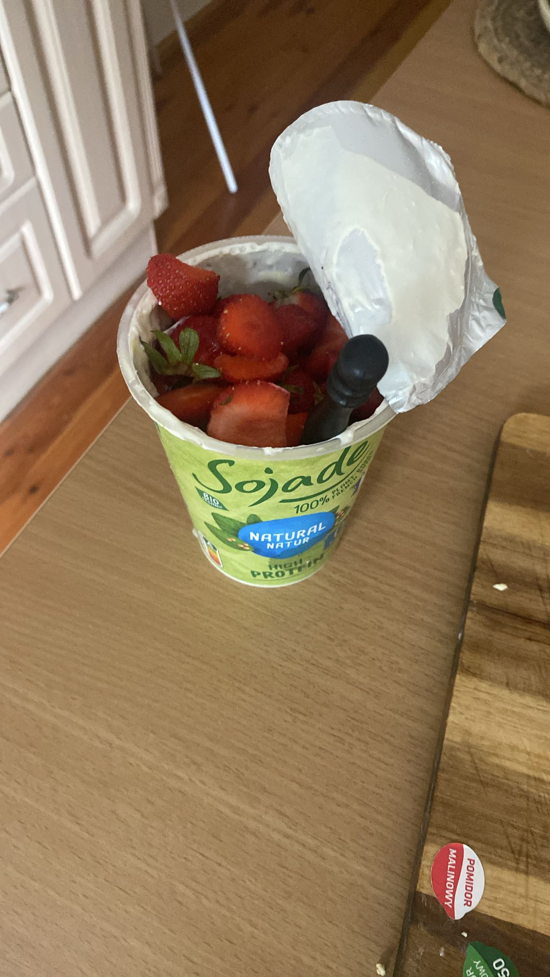 Jogurt sojowy z truskawkami