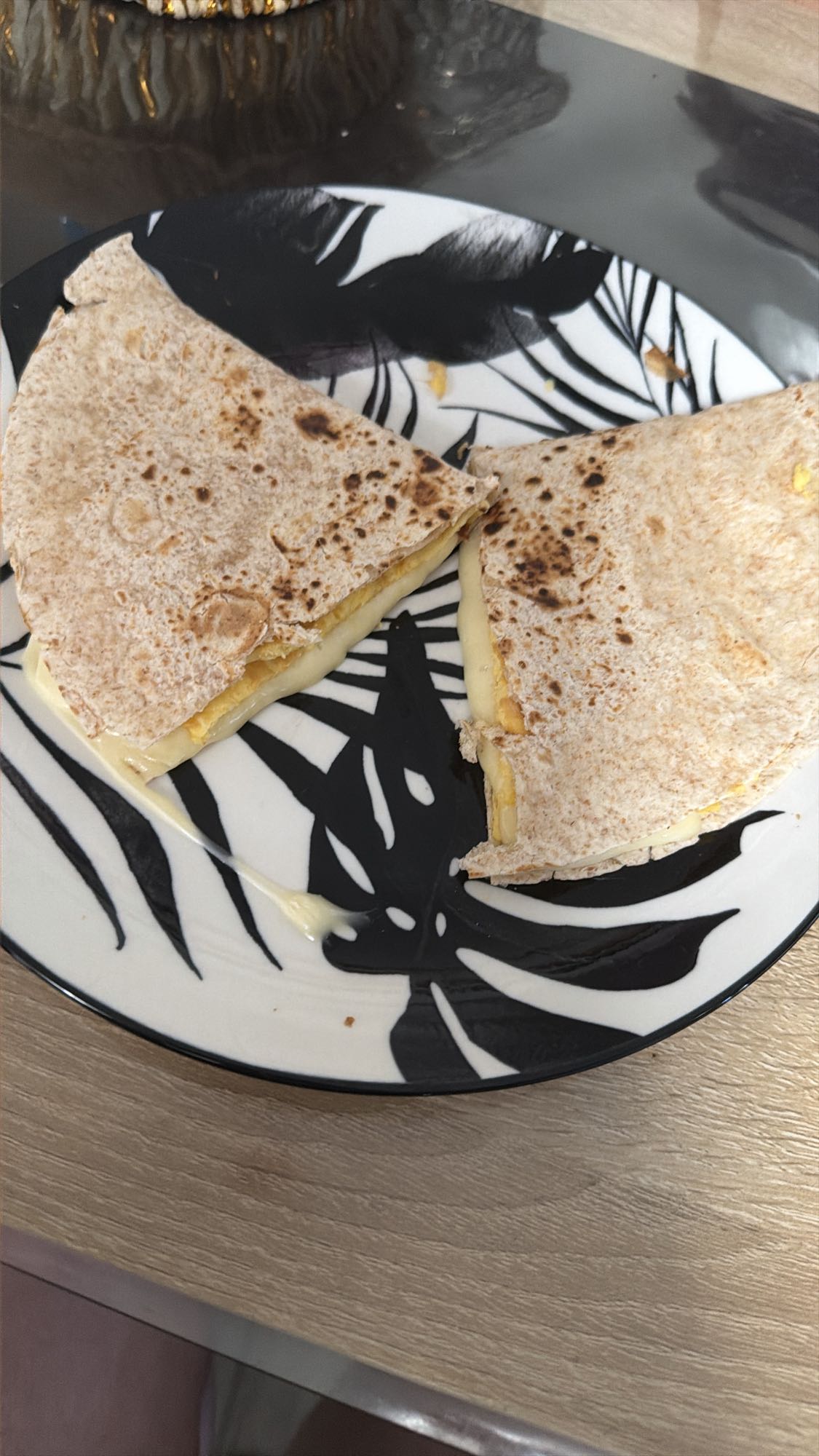 Quesadilla cu ou si branza