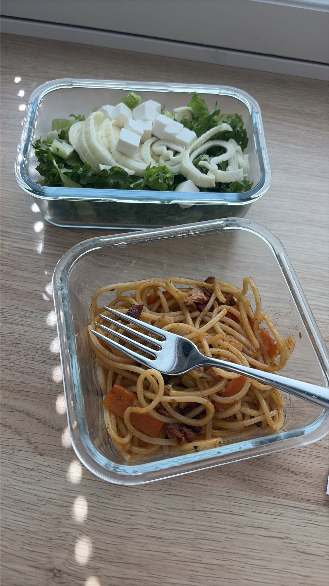 Pasta med sallad och feta
