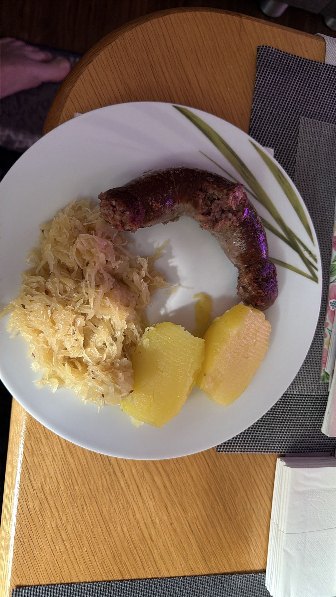 Wurst mit Sauerkraut