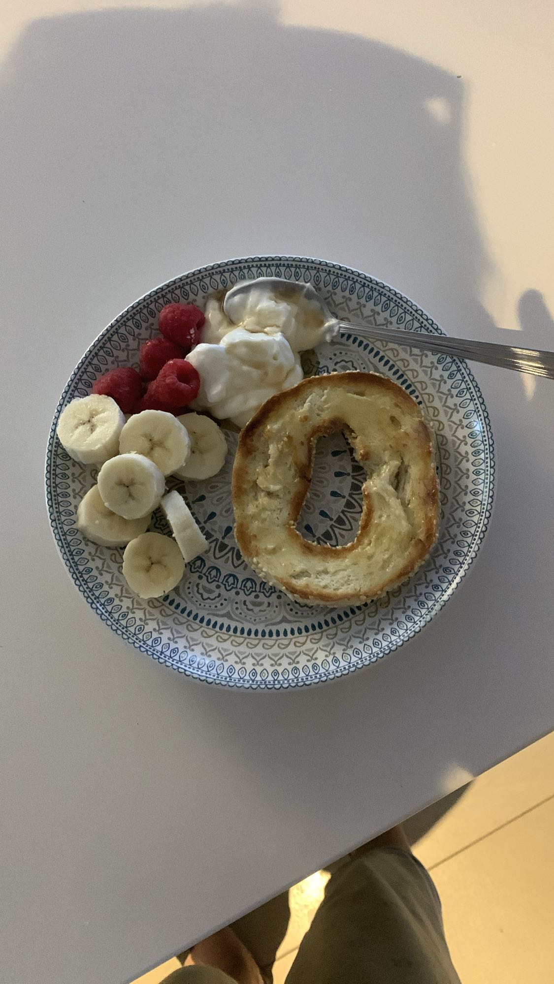 Bagel aux fruits et yaourt