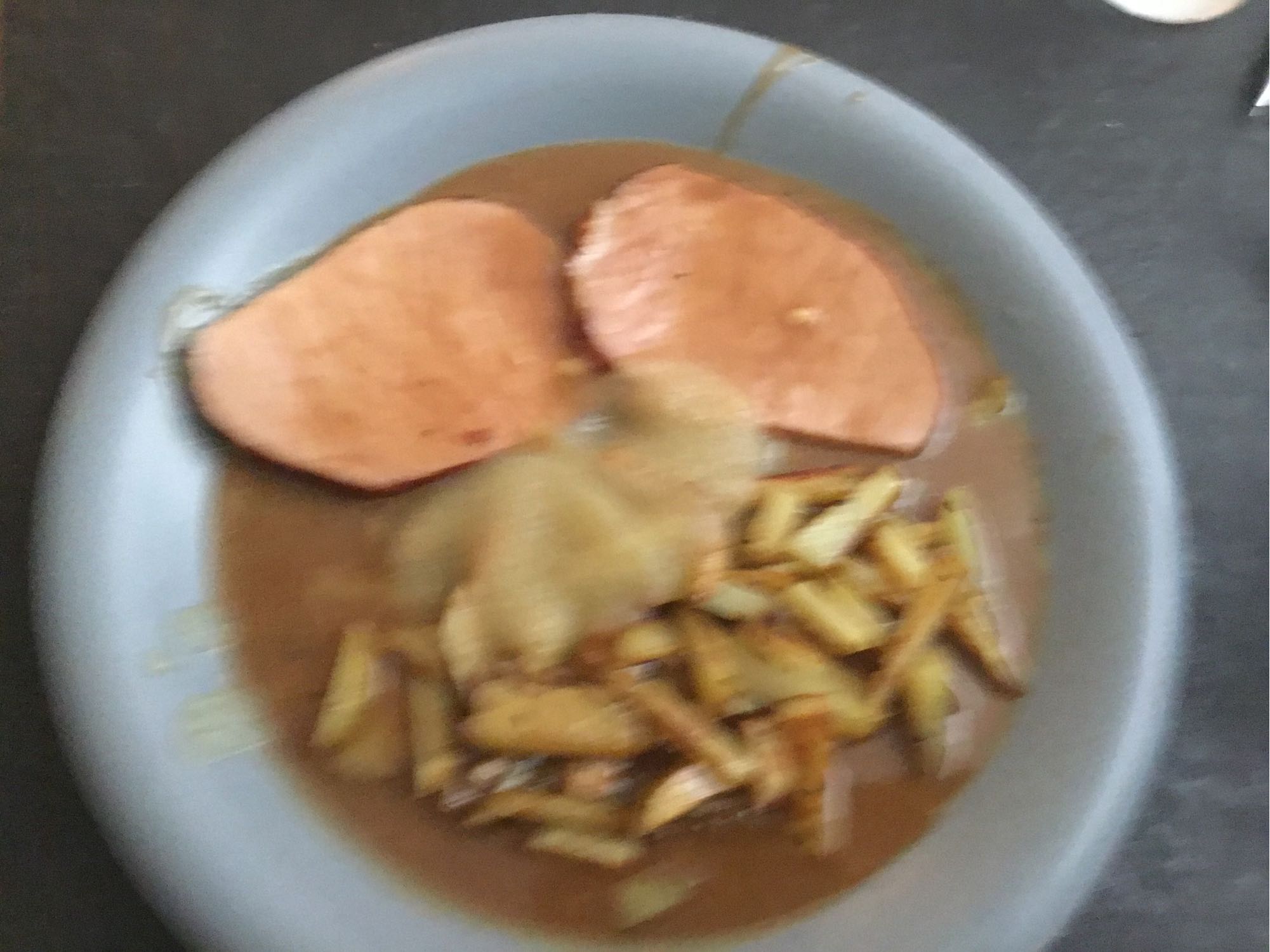 Lax med sås och potatis