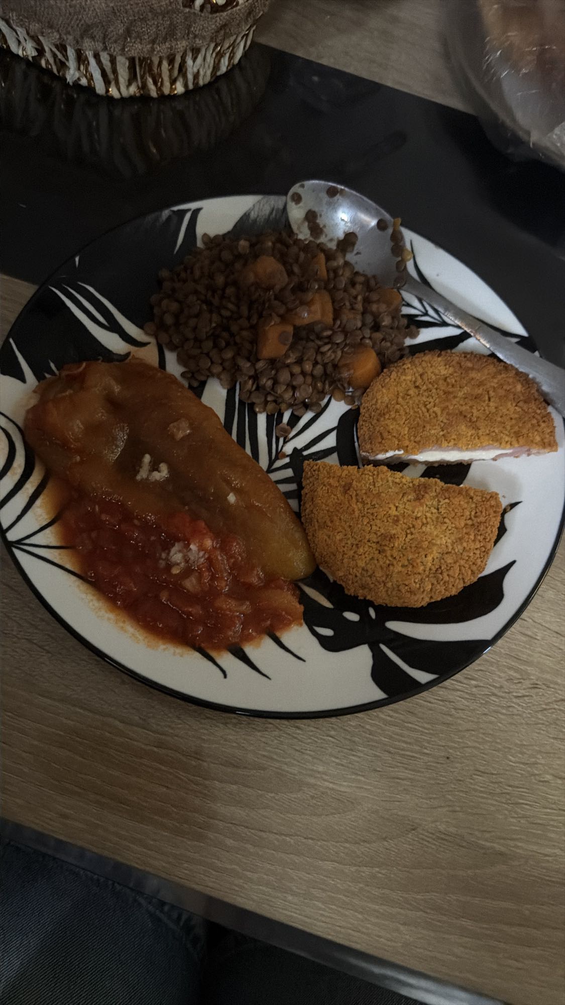 Ardei copt cu linte, morcov și cordon bleu de curcan