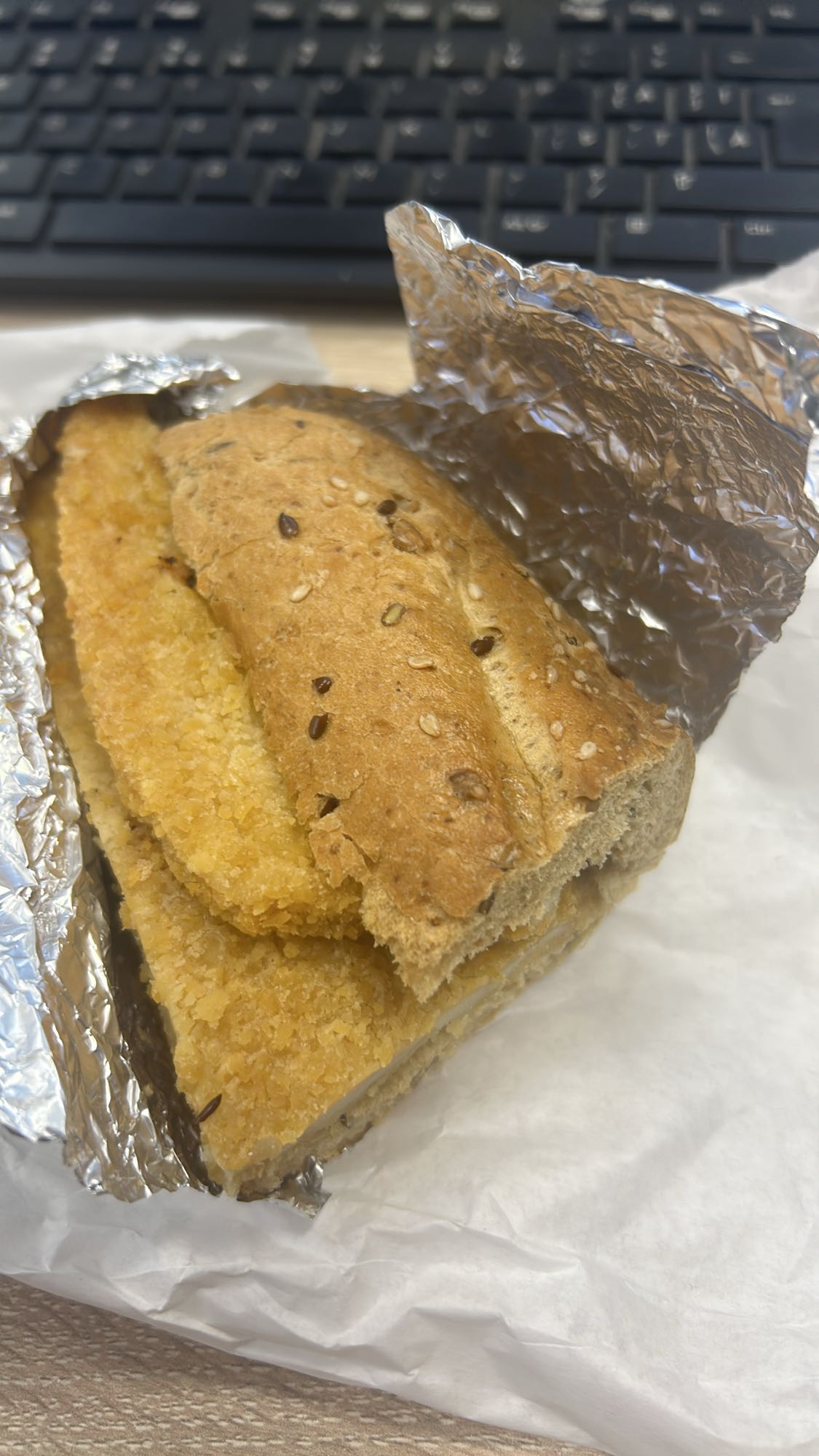 Sandviș cu șnițel pane de pui