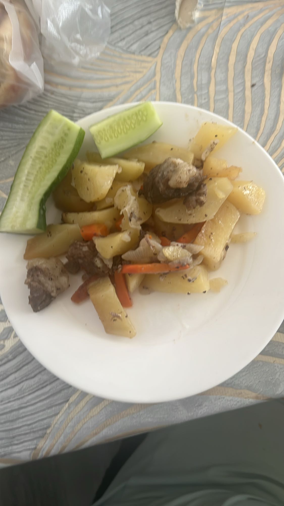 Тушеное мясо с картофелем