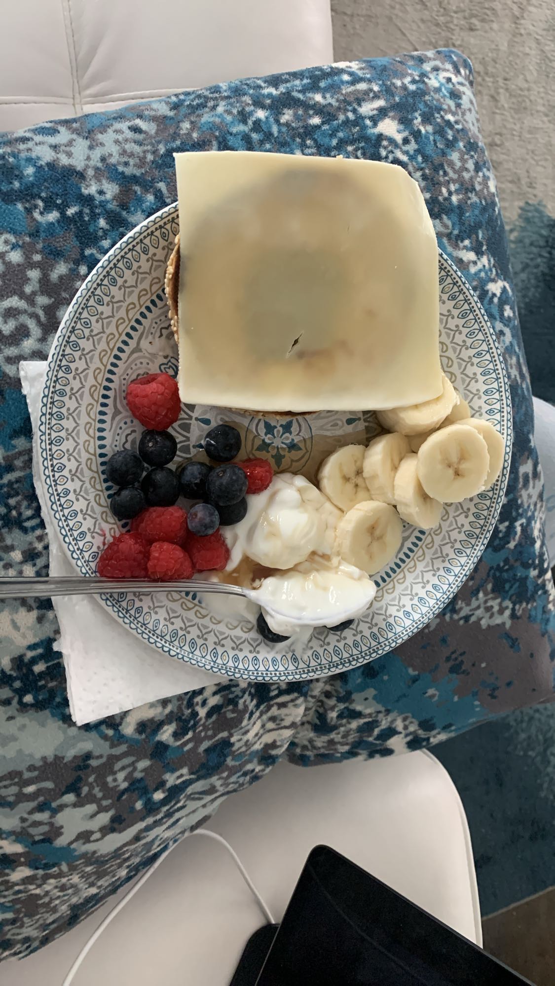 Bol fruits et tartine