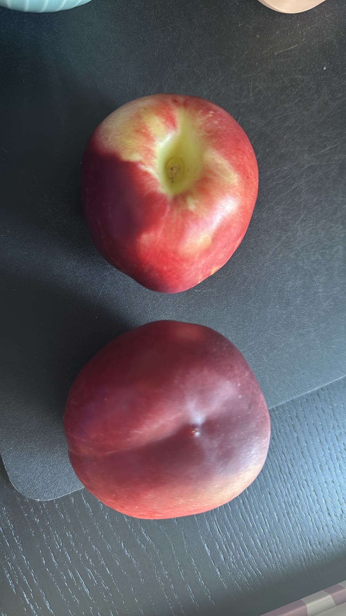 Apple and Nectarine