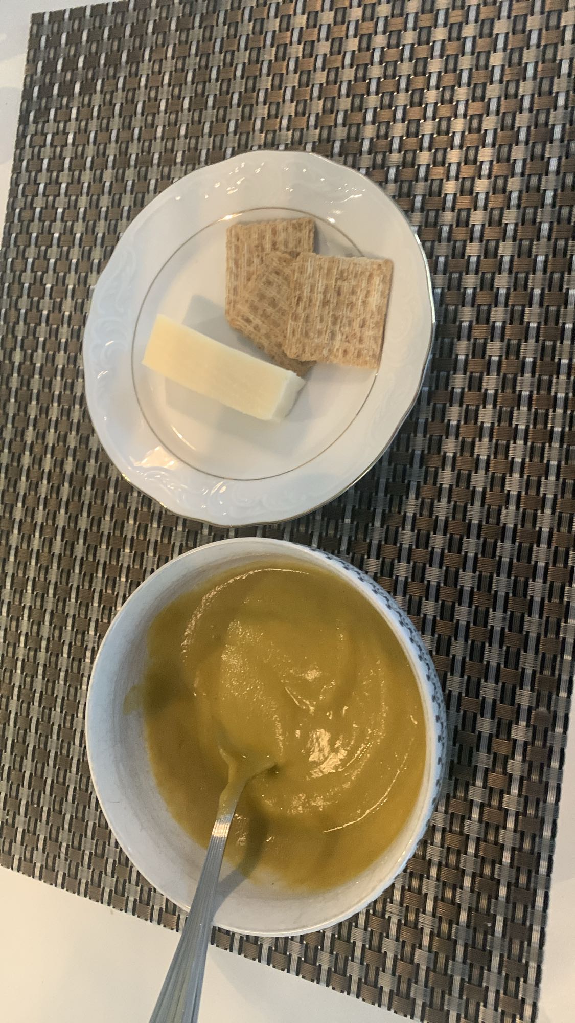 Soupe avec crackers