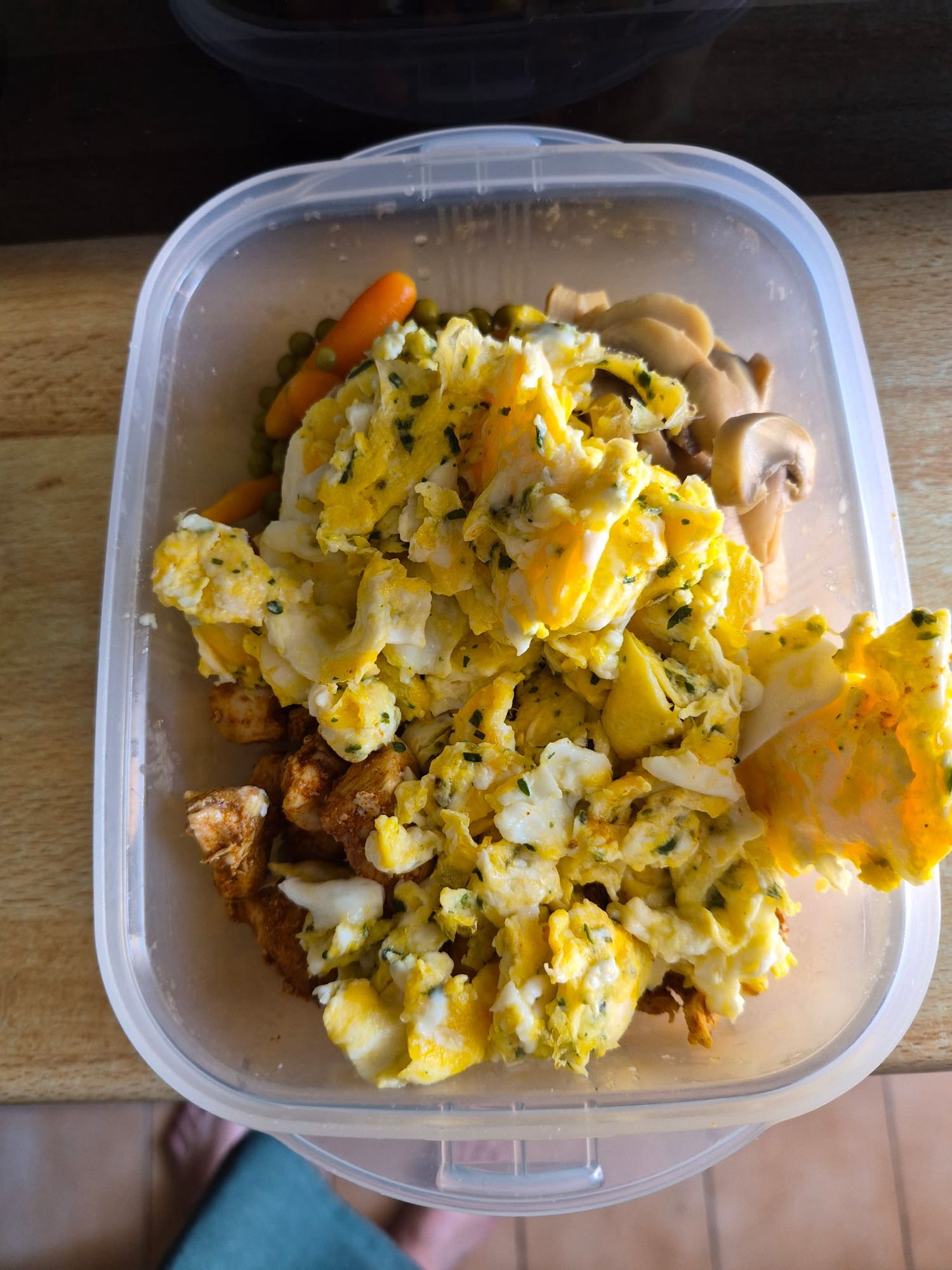 Oeufs brouillés au poulet