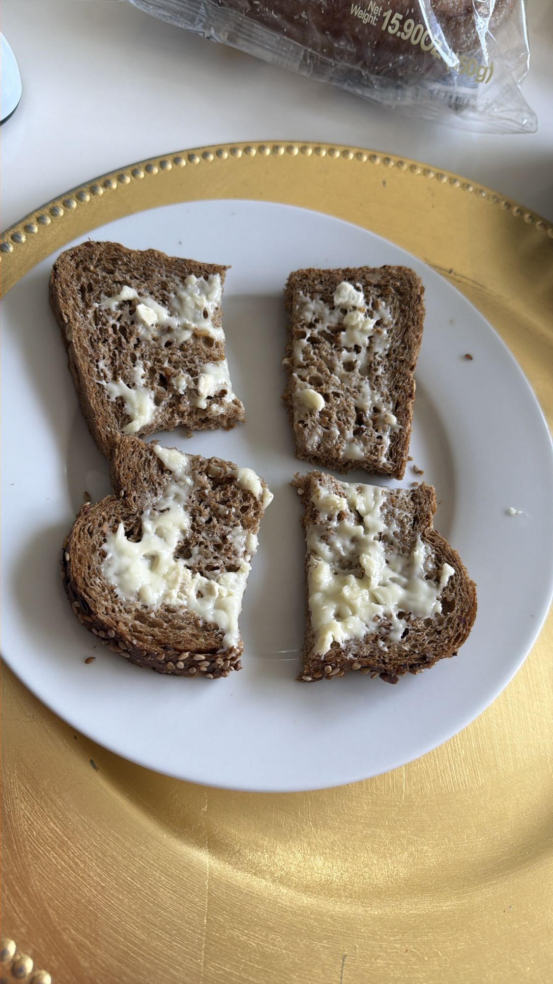 Volkorenbrood met boter
