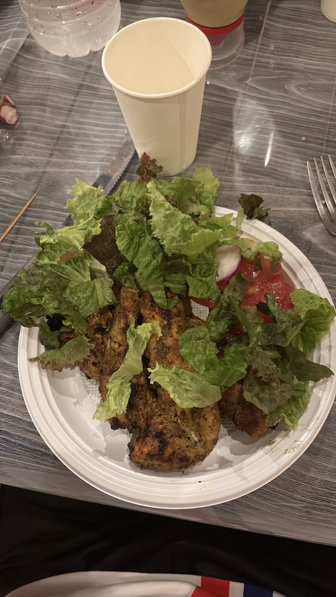 Poulet grillé et salade