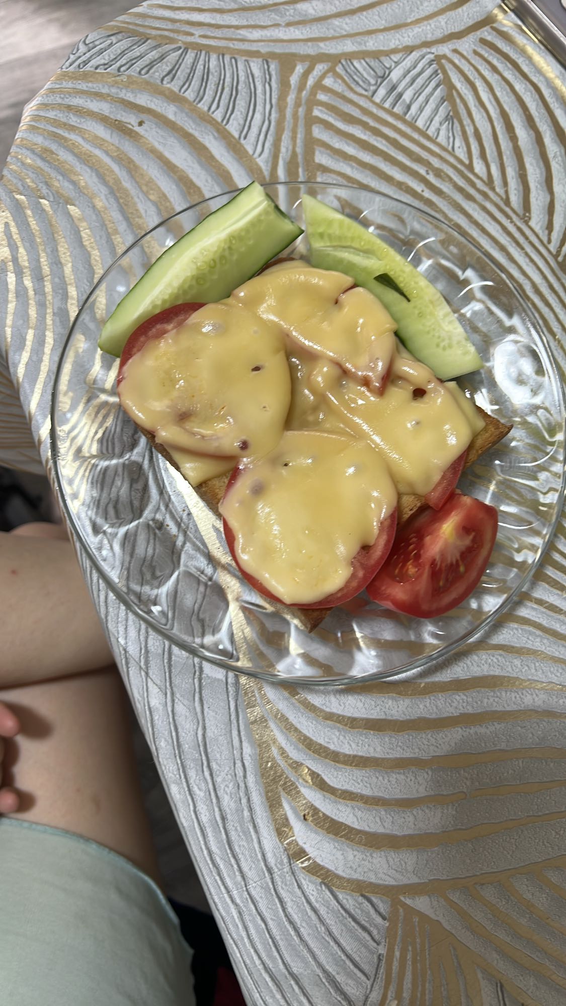 Тост с сыром и томатом
