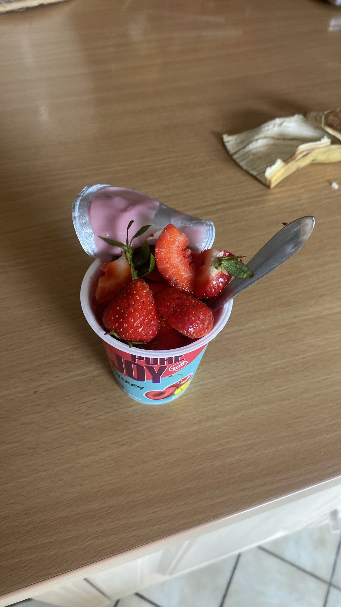 Jogurt z truskawkami