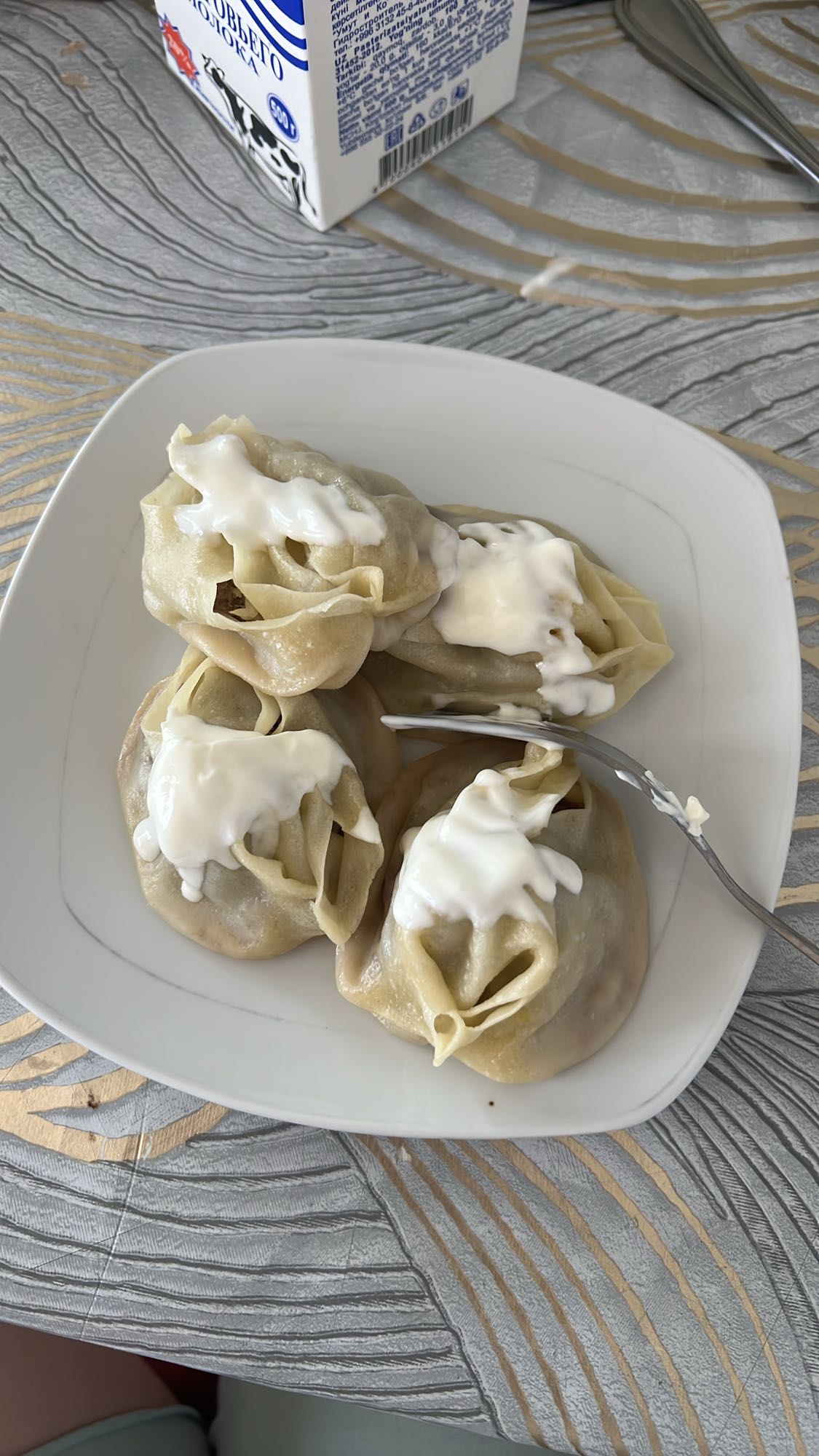 манты со сметаной