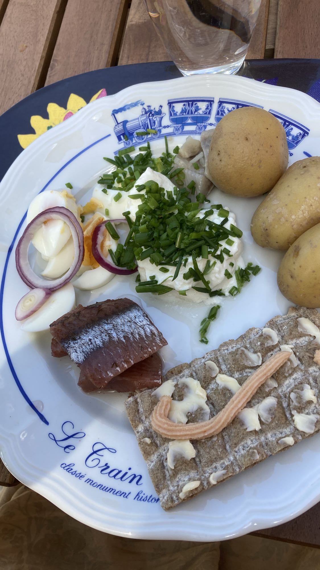 Potatis med sill och ägg