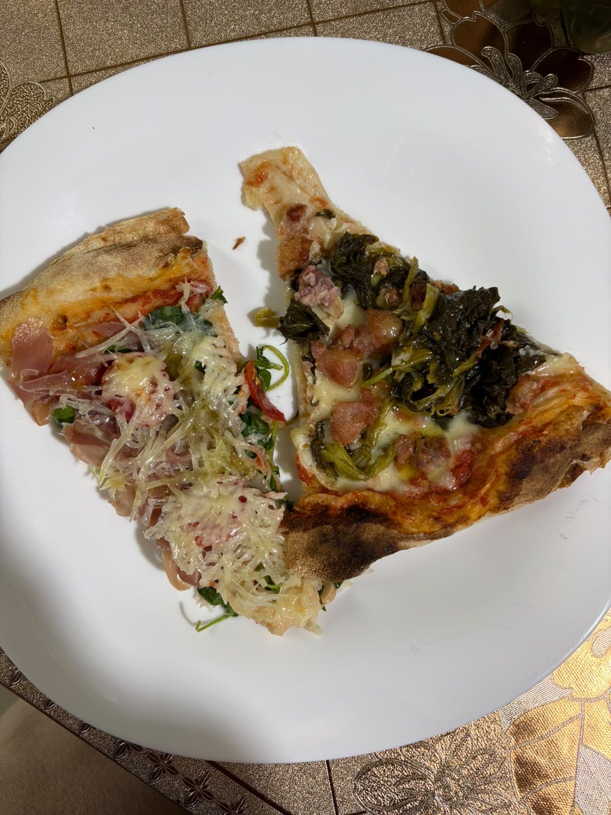 Duas fatias de pizza