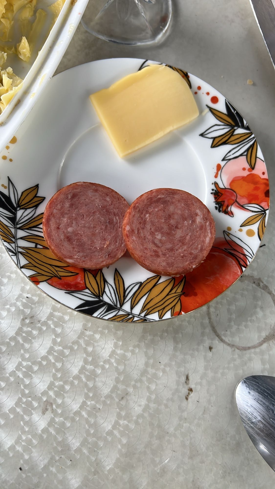 сыр и салями