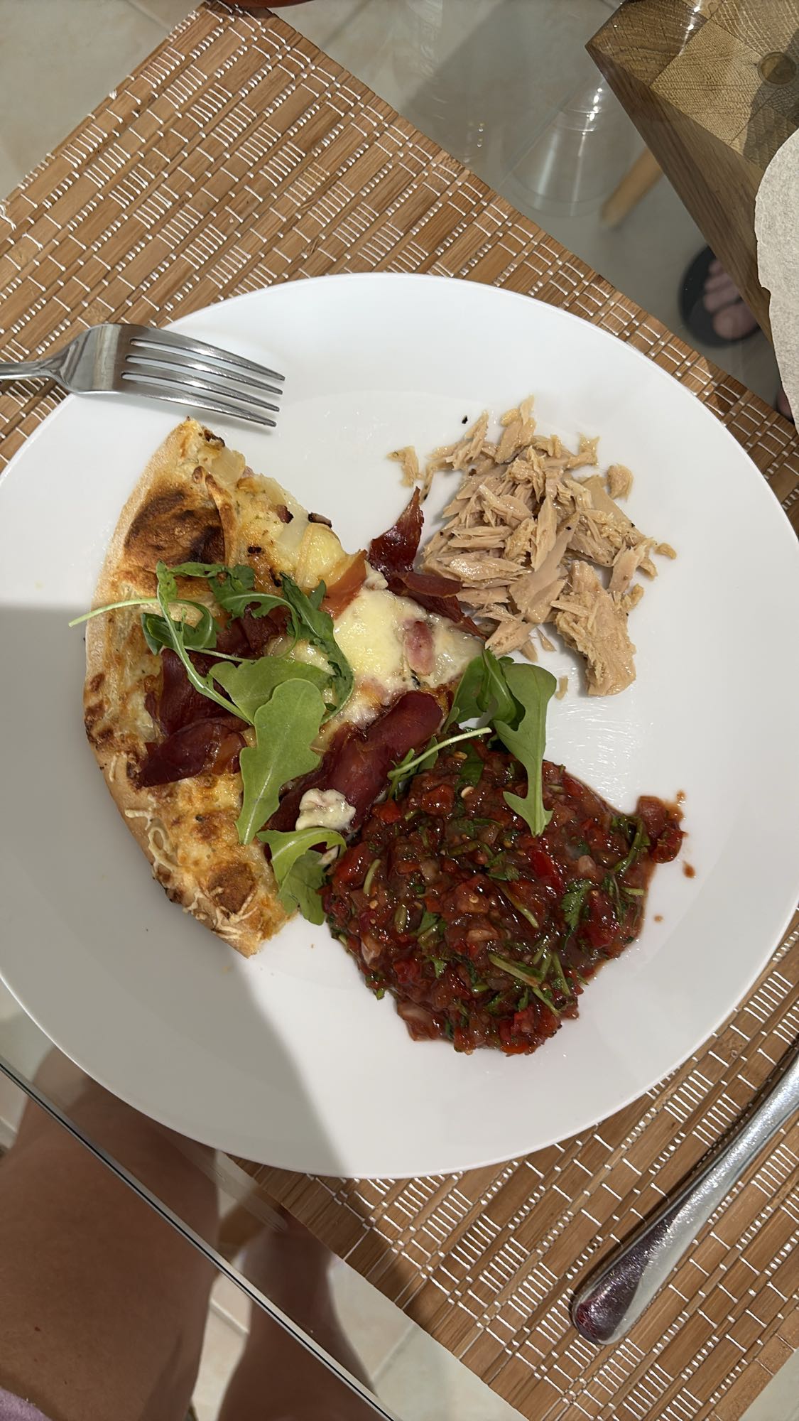 Pizza with Tuna Salsa