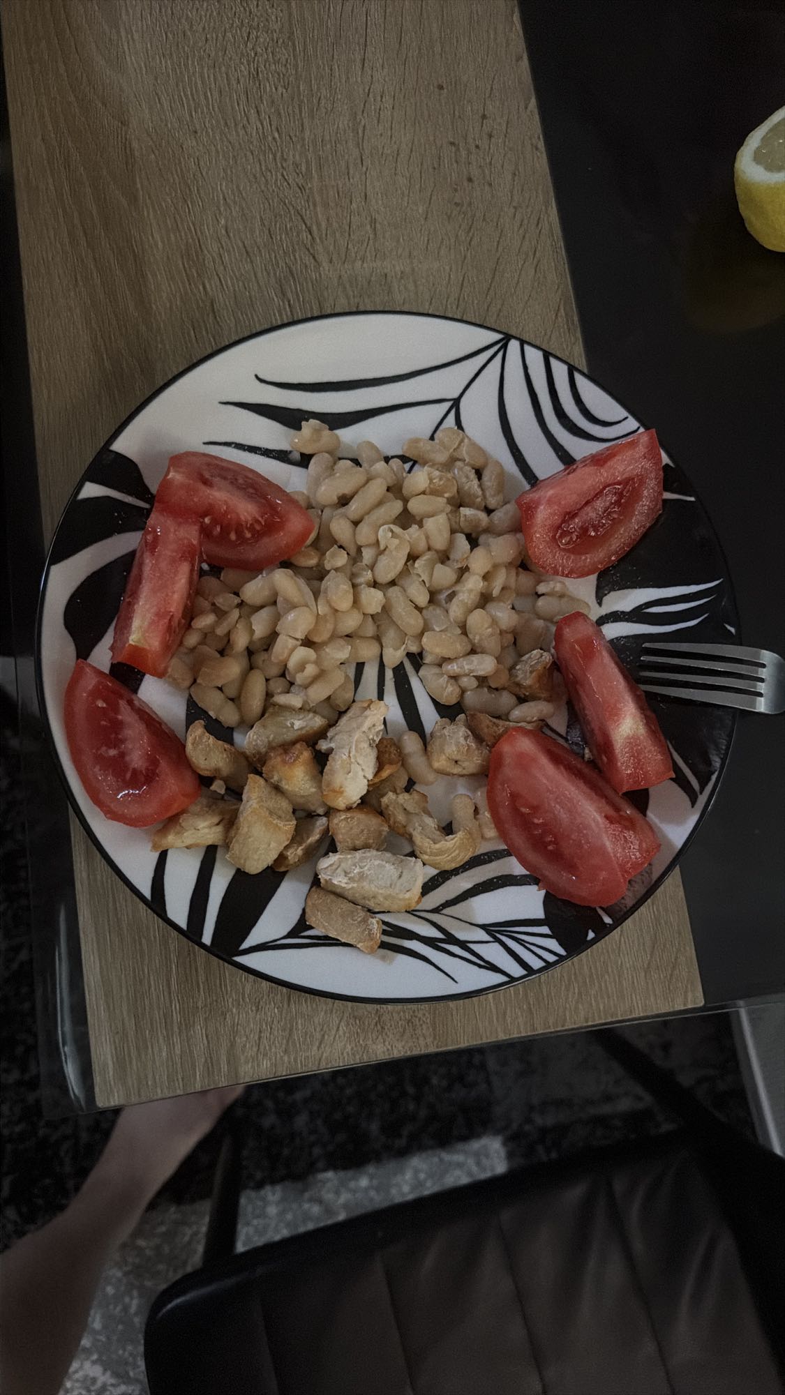 Fasole cu pui si rosii